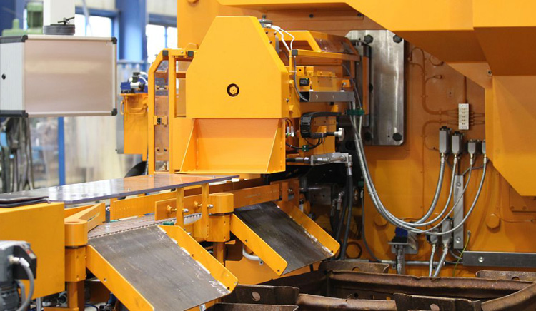 橡塑機械設(shè)備使用時應(yīng)該注意哪些問題？